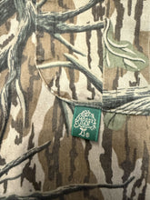 Load image into Gallery viewer, Mossy Oak Treestand Button Down