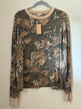 Load image into Gallery viewer, 90’s Mossy Oak Fall Foliage Shirt (L) 🇺🇸