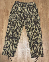 Load image into Gallery viewer, Vintage Rattlers Camo Ducks Unlimited Camo Cargo Pants