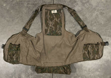 Load image into Gallery viewer, 90’s Mossy Oak Greenleaf Strap Vest (XL) 🇺🇸