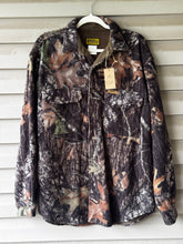 Load image into Gallery viewer, 00’s Bear Creek Outfitters Mossy Oak Break Up Fleece Shirt (M)
