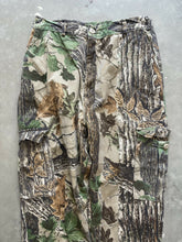 Load image into Gallery viewer, Vintage Liberty Realtree Camo Adjustable Waist Pants (M)