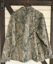 Load image into Gallery viewer, Mossy Oak Treestand 3 Pocket Jacket(XL)