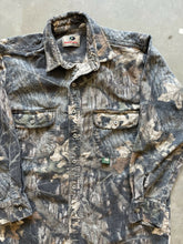 Load image into Gallery viewer, Vintage Mossy Oak Breakup Camo Chamois Shirt (M/L)
