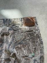 Load image into Gallery viewer, Vintage Cabela’s Mossy Oak Treestand Camo Denim Pants (M)