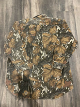 Load image into Gallery viewer, Vintage Mossy Oak Fall Foliage Camo Chamois Shirt (XL)