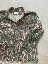 Load image into Gallery viewer, 1990’s Mossy Oak Greenleaf Camo Chamois Shirt (L)