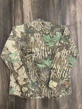 Load image into Gallery viewer, 90’s Rattlers Brand Realtree Camo Chamois Shirt (M)