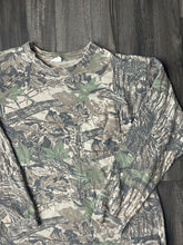 Load image into Gallery viewer, 1990’s Realtree Camo Long Sleeve Shirt (XL)
