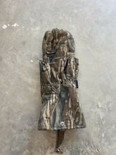 Load image into Gallery viewer, Vintage Mossy Oak Treestand Camo Left Handed Mitt (OS)