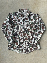 Load image into Gallery viewer, Vintage Duxbak Women’s Duck Camo Chamois Shirt (M)