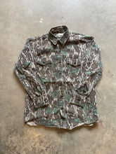 Load image into Gallery viewer, Vintage Mossy Oak Greenleaf Camo Button Up Shirt (L)