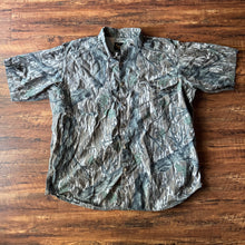 Load image into Gallery viewer, 00’s Browning Mossy Oak Treestand Vented Shooter’s Shirt (Boxy L)