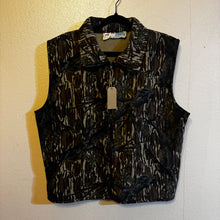 Load image into Gallery viewer, 90’s Mossy Oak Fleece Vest (XL)