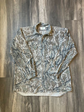 Load image into Gallery viewer, 1990’s Mossy Oak Treestand Camo Chamois Shirt (L)