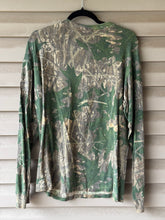 Load image into Gallery viewer, 90’s Mossy Oak Shadowleaf Shirt (M) 🇺🇸