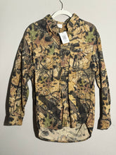 Load image into Gallery viewer, 00’s Mossy Oak Forrest Floor Shirt (M)