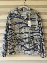 Load image into Gallery viewer, Tigerstripe Camo 2-Pocket Jacket (L)
