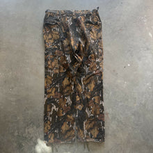 Load image into Gallery viewer, Vintage Mossy Oak Fall Foliage Camo Adjustable Waist Pants (XL)