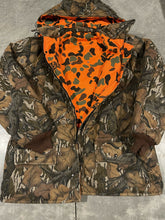 Load image into Gallery viewer, Mossy Oak Fall Foliage Quilted Reversible Coat (XXL)