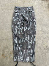 Load image into Gallery viewer, Vintage Cabela’s Reebark Camo Adjustable Waist Pants