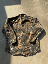 Load image into Gallery viewer, Vintage Browning Fall Foliage Camo Chamois Button Up (L)