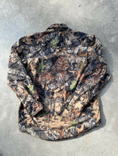 Load image into Gallery viewer, 2000s Mossy Oak Forrest Floor Lightweight Button Up (M)