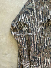 Load image into Gallery viewer, Vintage Distressed Realtree Camo Chamois Shirt (2XL)