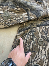 Load image into Gallery viewer, Vintage Mossy Oak Treestand Camo Chamois Hoodie (2XL)