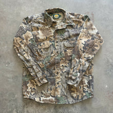 Load image into Gallery viewer, Vintage Realtree Advantage Camo Chamois Shirt (M)