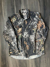 Load image into Gallery viewer, 2000’s Mossy Oak Breakup Camo Button-Up Shirt (M)