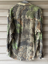 Load image into Gallery viewer, 90’s Wrangler Rugged Wear Realtree Waffle Knit Quarter Zip Shirt (M)