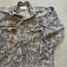 Load image into Gallery viewer, Vintage Mossy Oak Treestand Camo Chamois Shirt (L)