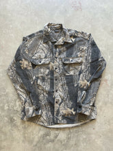 Load image into Gallery viewer, Vintage Realtree Hardwoods Camo Chamois Shirt (M)
