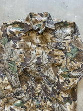 Load image into Gallery viewer, Vintage Walls Canvas Realtree Advantage Camo Button Up Shirt (L)