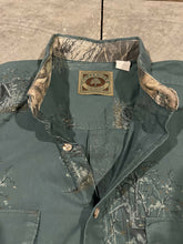 Load image into Gallery viewer, Mossy Oak Companions Deer Stand Button Down Shirt (XXL)