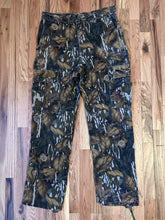 Load image into Gallery viewer, Mossy oak vintage fall foliage hunting camo made in UsA 80s men’s size medium hunting pants