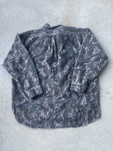 Load image into Gallery viewer, Vintage Mossy Oak Treestand Camo Chamois Shirt (2XL)
