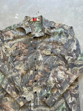 Load image into Gallery viewer, Vintage Realtree Advantage Timber Camo Button Up Shirt (2XL)