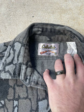 Load image into Gallery viewer, Vintage Cabela’s Trebark Camo Chamois Shirt (M)