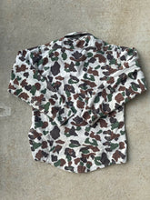 Load image into Gallery viewer, Vintage Duxbak Women’s Duck Camo Chamois Shirt (M)
