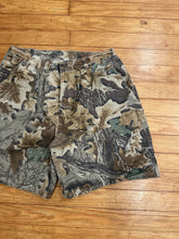 Load image into Gallery viewer, Vintage Wrangler Realtree Advantage Camo Shorts (30-32x6.5)