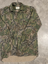 Load image into Gallery viewer, 90’s Mossy Oak Full Foliage Button Down Shirt (S/M) 🇺🇸