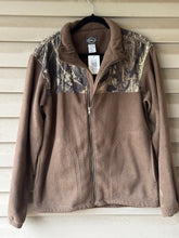 Load image into Gallery viewer, 00’s Bear Creek Mossy Oak Breakup Fleece Jacket (M)