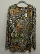 Load image into Gallery viewer, 10’s Mossy Oak Obsession Lightweight Shirt (L/XL)