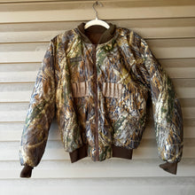 Load image into Gallery viewer, 00’s Columbia Mossy Oak Shadowbranch Bomber Reversible Jacket (S)