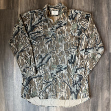 Load image into Gallery viewer, 1990’s Mossy Oak Treestand Camo Chamois Shirt (M)