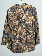 Load image into Gallery viewer, 00’s Mossy Oak Forrest Floor Shirt (M)