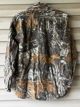 Load image into Gallery viewer, 90’s Cabela’s Realtree Xtra Brown Chamois Shirt (M/L) 🇺🇸