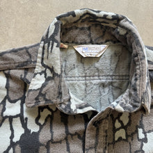 Load image into Gallery viewer, Vintage Trebark Camo Chamois Shirt (L)